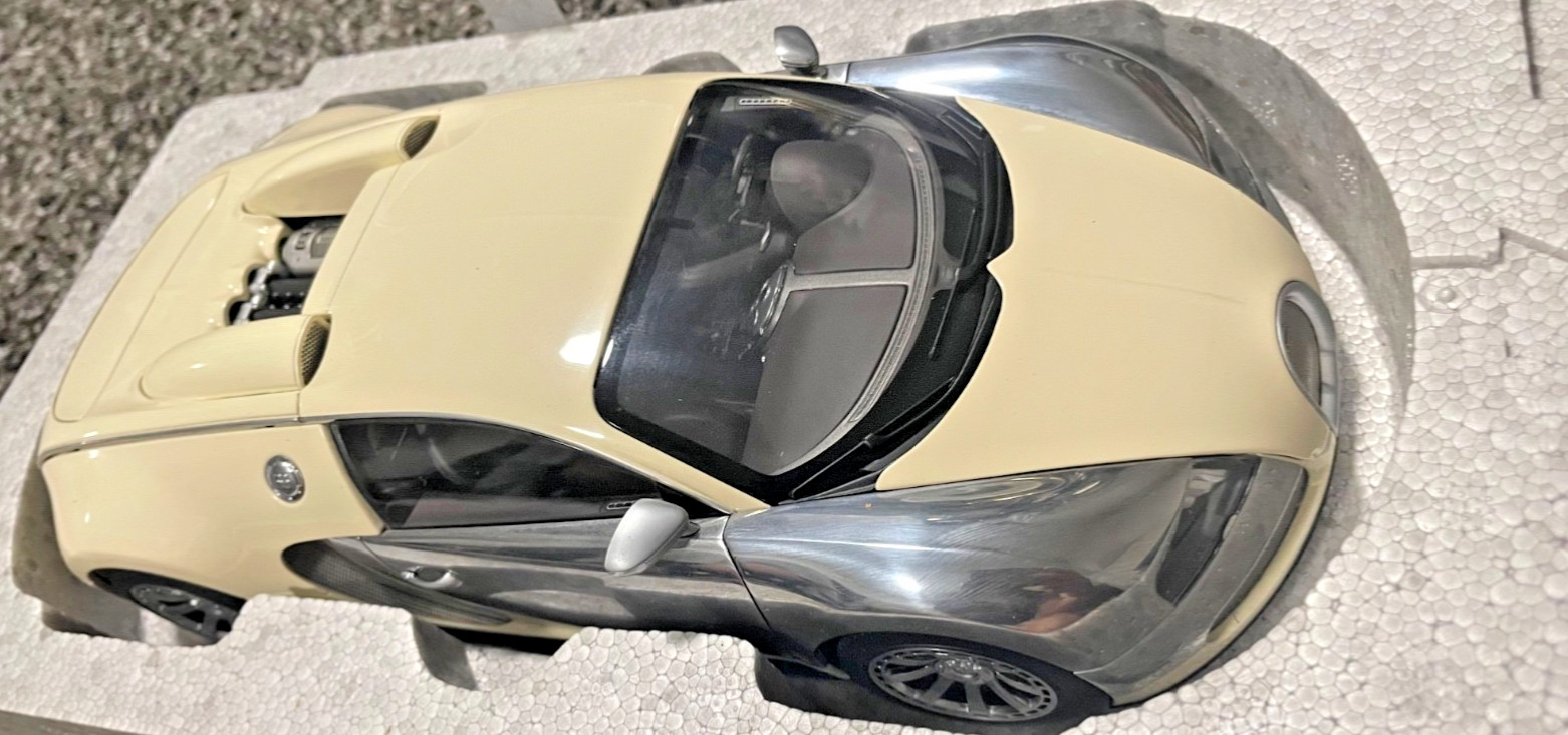 AUTOart Bugatti EB Veyron 16.4 L Edition Centenaire 2009 White 70959