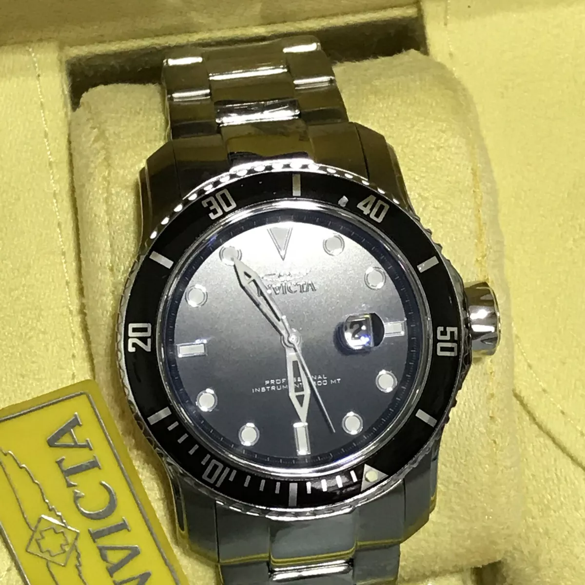 Invicta 15075 top