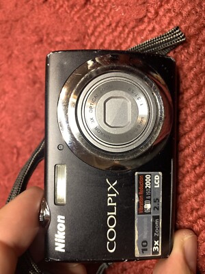 Nikon COOLPIX S220 10.0MP Digital Camera - Black *Tested* NO