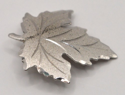 Vintage - Sterling Maple Leaf Pin - .925 Sterling Silver - .055 OZT - 1" - Picture 2 of 7