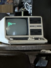 RADIO SHACK TRS-80 Model 4 Microcomputer