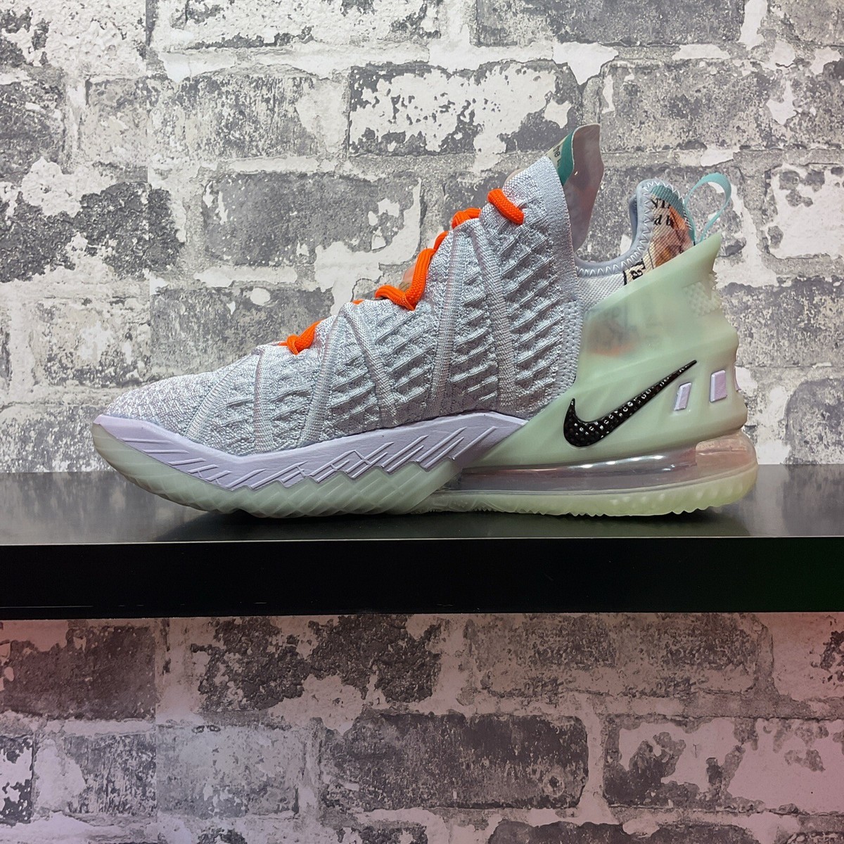 シューズ(男性用) Nike Diana Taurasi x LeBron 18GOATVision Diana Taurasi x LeBron 18 'GOAT Vision' Release Date. Nike SNKRS