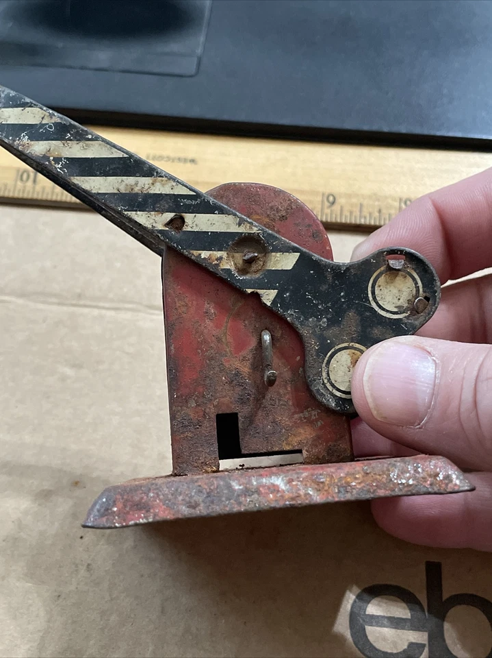 Antique / O SCALE / Tin Toy Railroad GATE / Non-Electric / MARX / COLLECTIBLE ! - Image 4 of 4