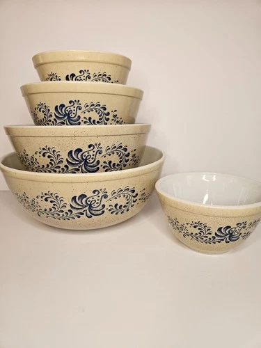 Vintage PYREX Nesting Mixing Bowls Set of 5 Homestead 401, 401, 402, 403, 404