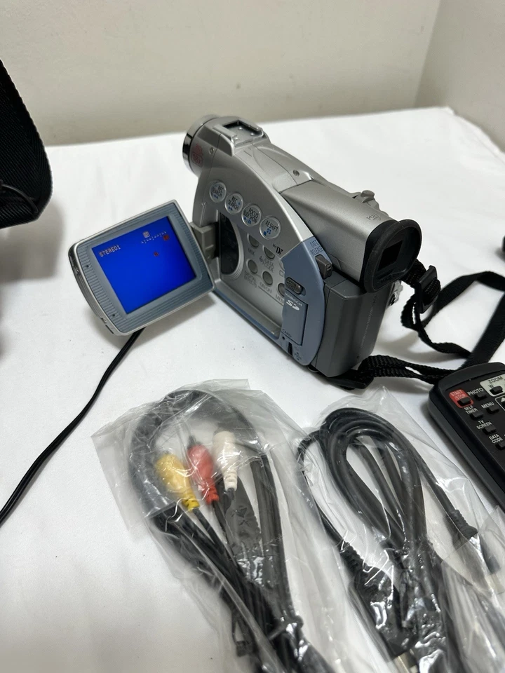 Canon ZR45MC Mini DV Camcorder Untested Clean powers up - Image 2 of 4