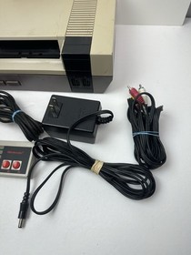 Nintendo Entertainment System NES Console Bundle With Mario 2 Controllers READ