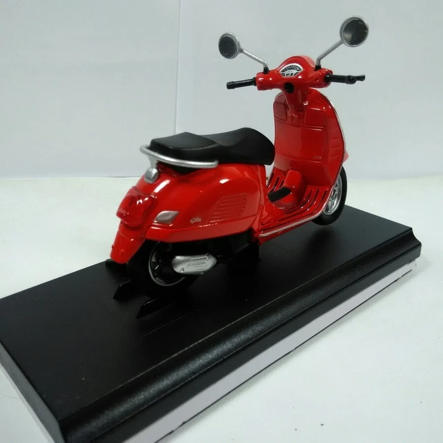 Diecast Custom Motor Vespa GTS 125 Miniatur Welly Red Skala 1:18 For Gift Sale - Image 4 of 4