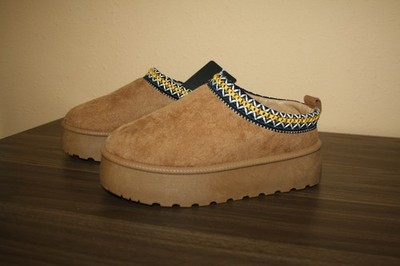 NWT LAUNDRY GIRL STORMY CAMEL FAUX SUEDE CLOGS CAMEL FAUX FUR LINING - SIZE 1