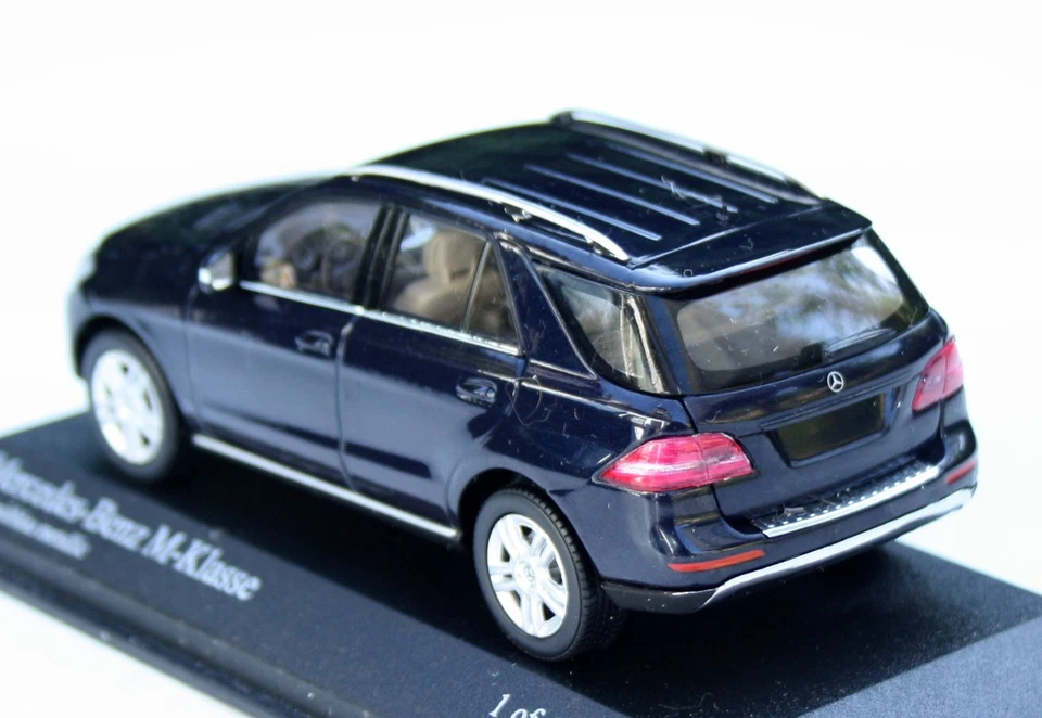 Mercedes M-Klasse W166 Bj. 2011-2015, Tansanitblau-Metallic, MINICHAMPS M.1 : 43 - Photo 2/4