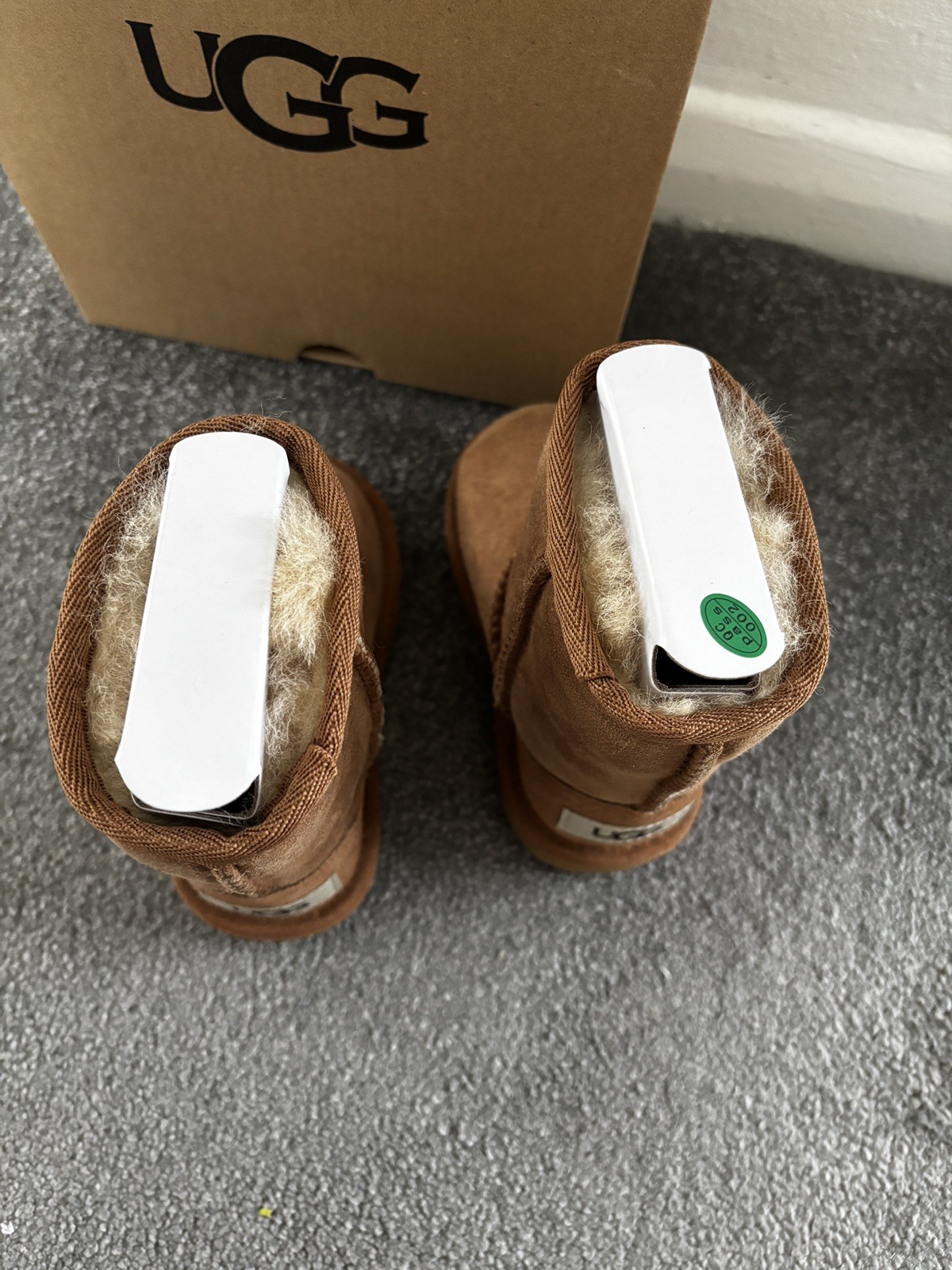 UGG Unisex Kids Classic Boots , Chestnut, Light Brown 5 UK Child New RRP £130 image 7