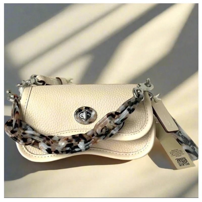 Coachtopia ウェイビーディンキー　バッグmini CQ852 Coach Coachtopia Mini Wavy Dinky CQ852 Cloud White Leather