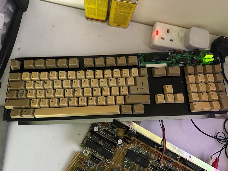 Commodore Amiga A500/plus keyboard signs of Yellowing tested green led tested
