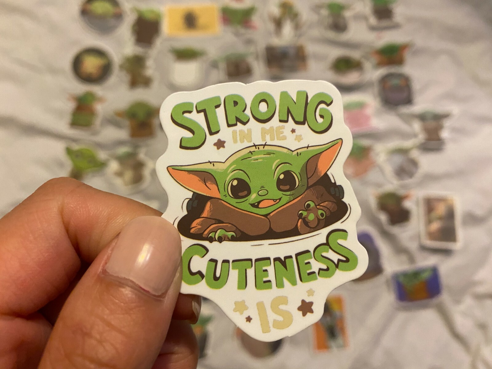 Autocollant Vinyle Baby Yoda The Mandalorian - Décalque Fenêtre Star Wars - Enfant Et Fan