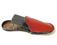 VINTAGE CLICKER NOISEMAKER TIN LITHO SHOE OR SLIPPER NOISE MAKER WORKS GREAT 