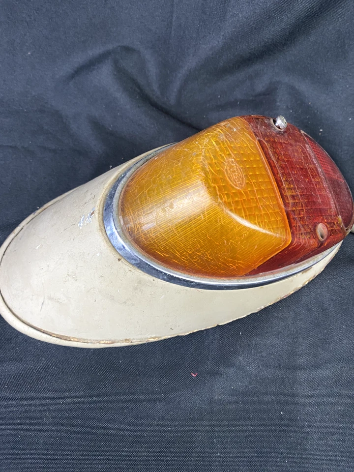 1968 Volkswagen Beetle RHS Rear Tailight VW - image 2 of 4