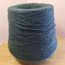 Unbranded Machine Knitting Yarn - 810 grams - dark green acrylic (C67)