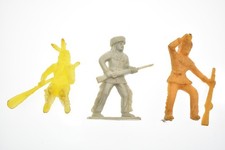 Vintage Davy Crockett Daniel Boone Indian plastic toy figures Hong Kong