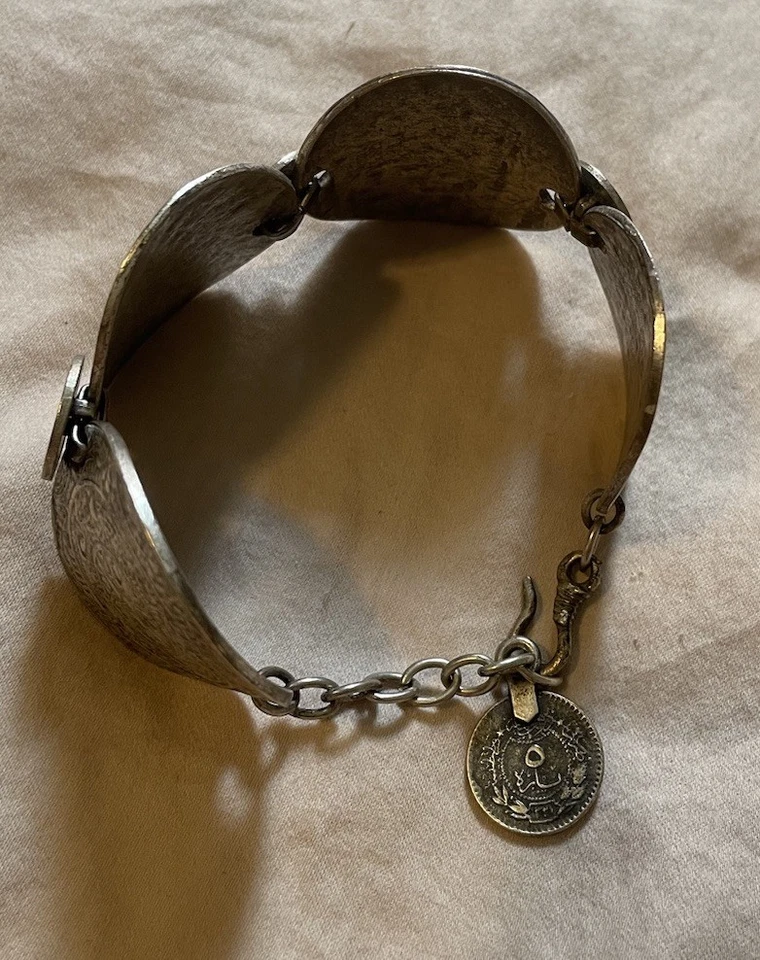 Pulsera hecha a mano con forma de peltre ajustable Foto 3 de 4