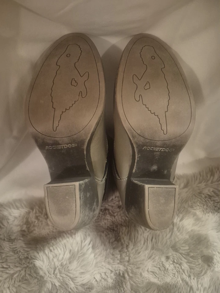 Rocket Dog Women’s Ankle Boots 9.5 Taupe Faux Leather Strap Western Booties - Image 3 of 4