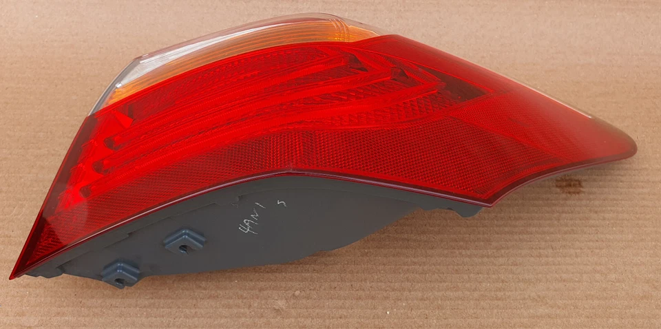 LEXUS LS460 LS460L 2010-2012 TAIL LIGHT Right Side (Passenger Side) LED oem Used - Image 3 of 4
