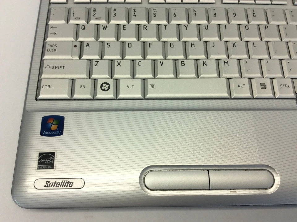 Repuestos para portátil Toshiba Satellite L505-ES5018 Windows 7 Home Prem Intel Pentium  Foto 4 de 4