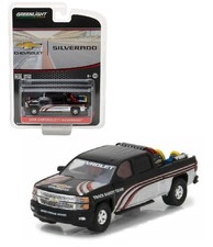 Greenlight 1:64 Hobby Excl. 2015 Chevrolet Silverado Safety Equipment 29896-5D1