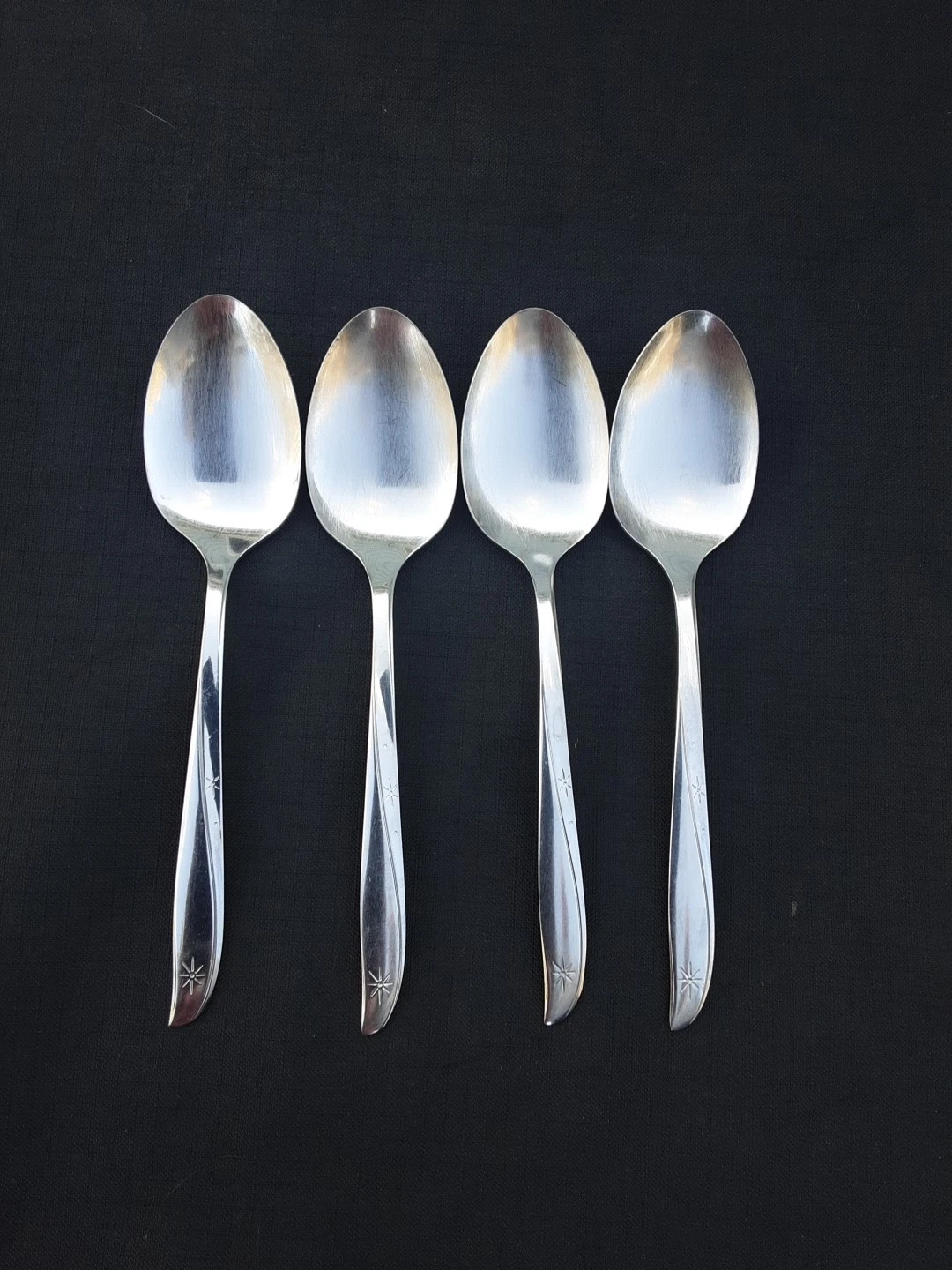 4 Oneida Community Twin Star Serving Spoons - Used