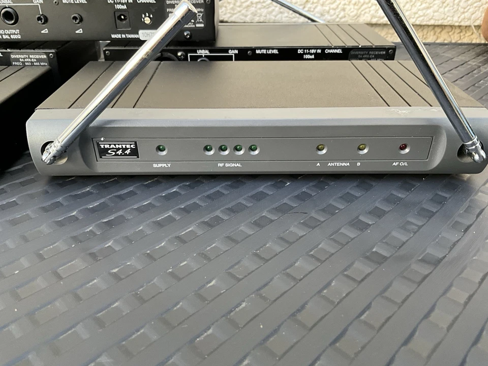 TRANTEC S4.4 Radio Microphone Diversity Receiver CH 70 UHF Freq 863-865Mhz (x 1) - Image 2 of 4