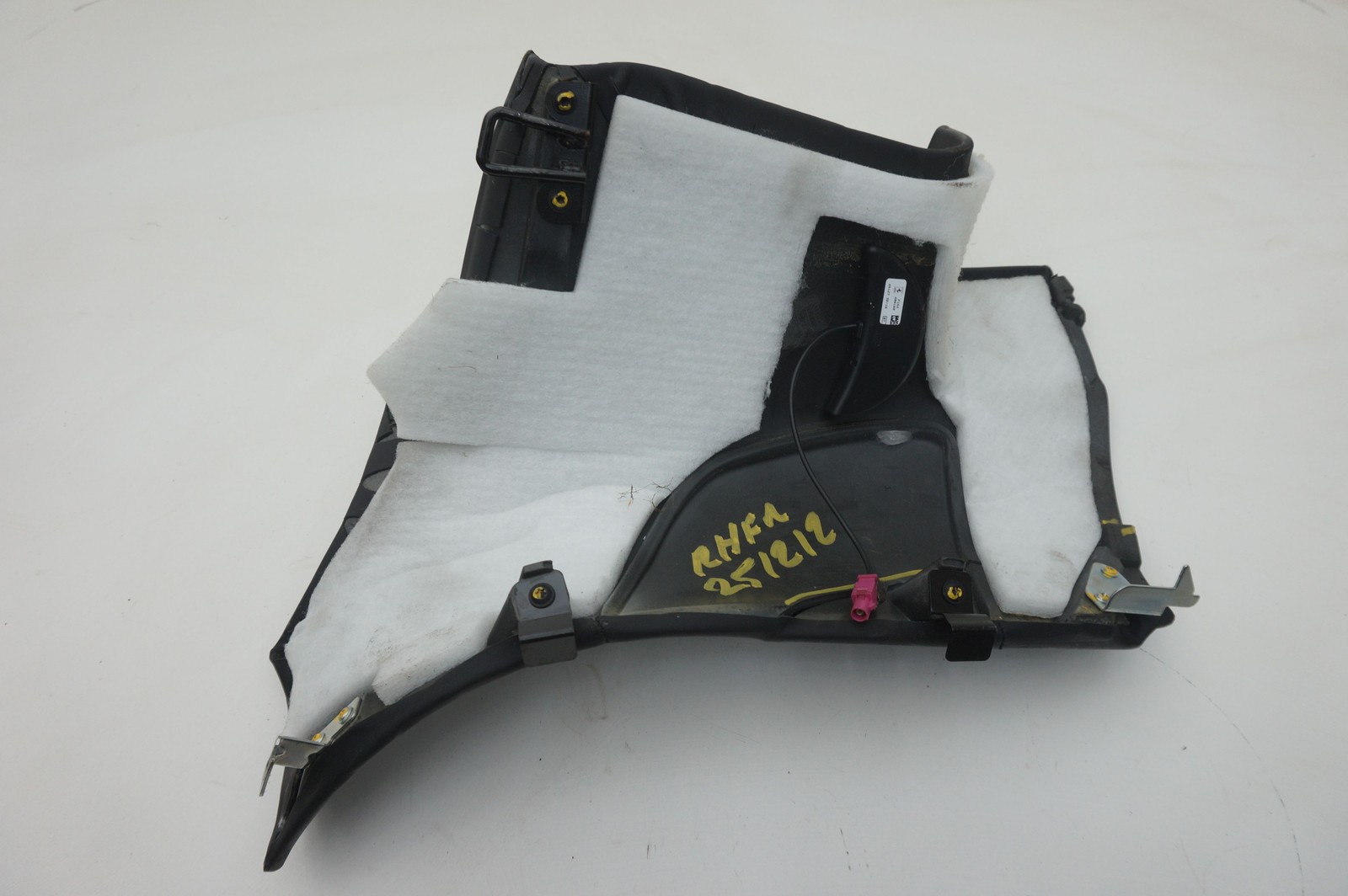 Right Side Lower B Pillar Trim Panel OEM 86722500 Ferrari 488 Spider 2017 *Note