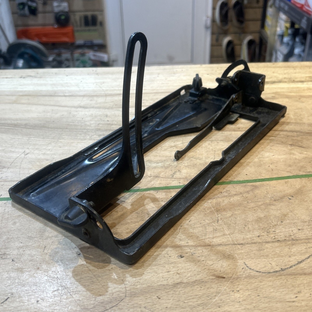 Base Metallica Per Sega Circolare Makita 5704R - Scarpa In Metallo Di Ricambio - Foto 7