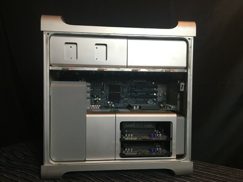 Apple Mac Pro "Quad Core" 2.66(original) - Picture 2 of 9