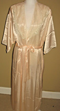 Vintage Carole Hochman Robe Medium Peach Color Chantilly Lace Silky USA 60's