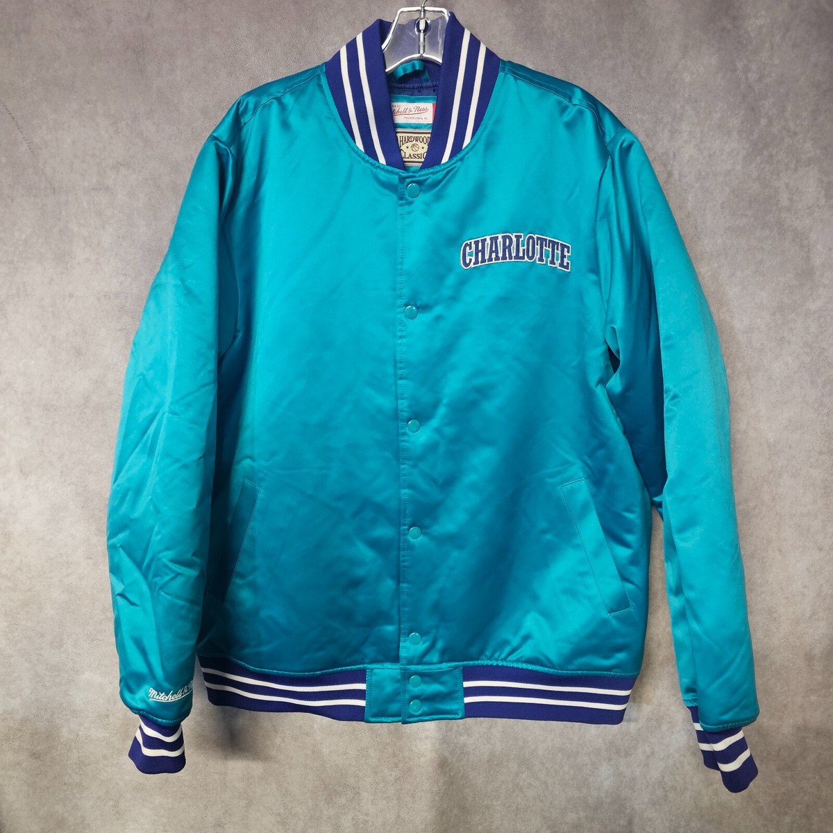NWT Mitchell & Ness HWC NBA Charlotte Hornets Satin NWT Mitchell & Ness HWC NBA Charlotte Hornets Satin