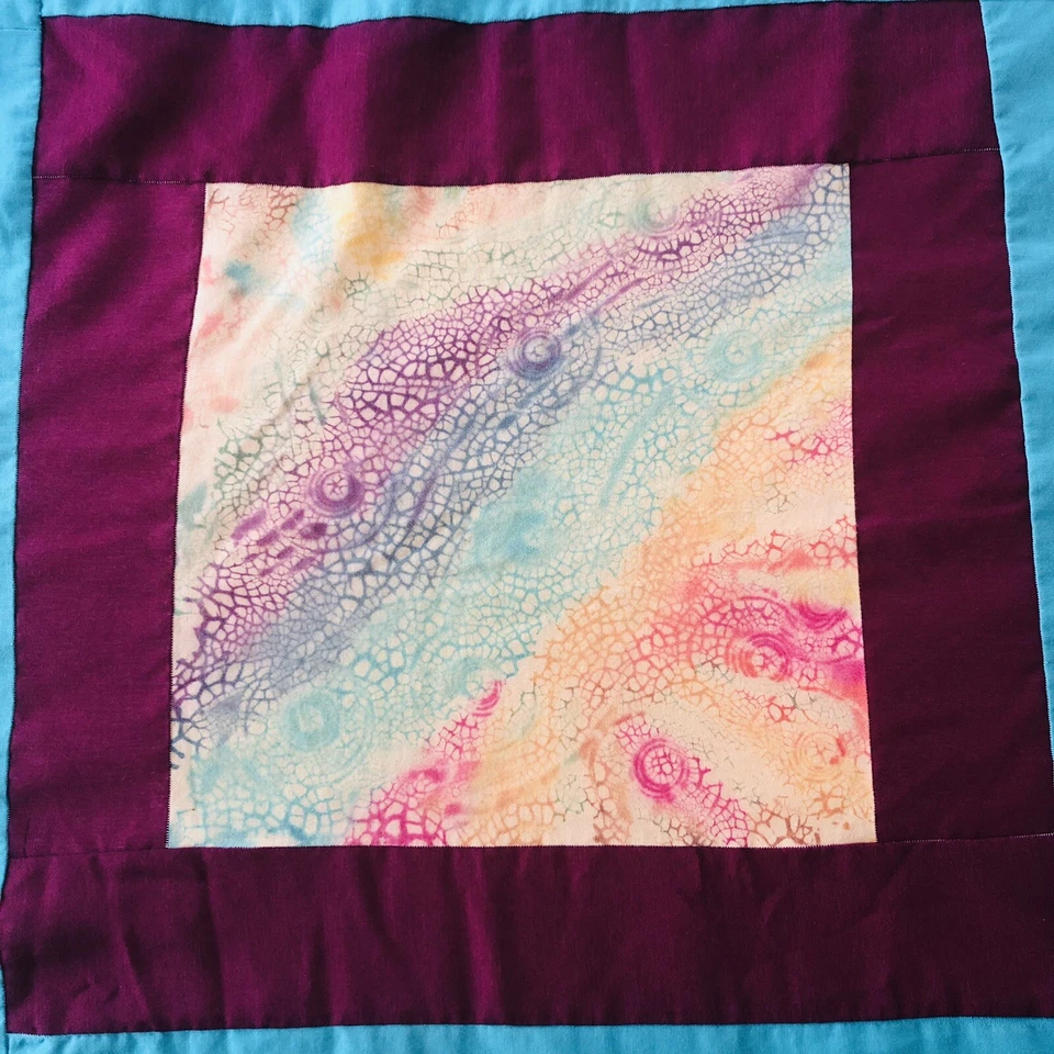Manta Arco Iris Hecha a Mano con Centro Shibori Tie Dye 44 x 58 Foto 4 de 4