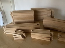 Brio Eisenbahn Konvolut ( Schienen, 2 Loks Und 2 Züge .)