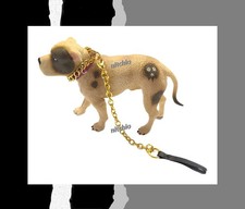 Mezco One:12 Cuzin Eddi & Bella - PERRO BELLA CON COLLAR DE CADENA DORADA Y CORREA 1/12