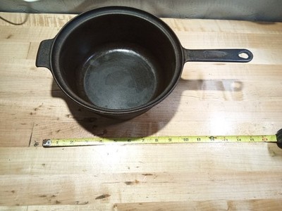 vintage cast iron stew pot UNMARKED fairly clean no wobble