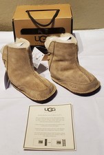 NEW IN BOX Suede UGG Wool Lined Infant Girl Boots Size Small Winter Shoes Baby