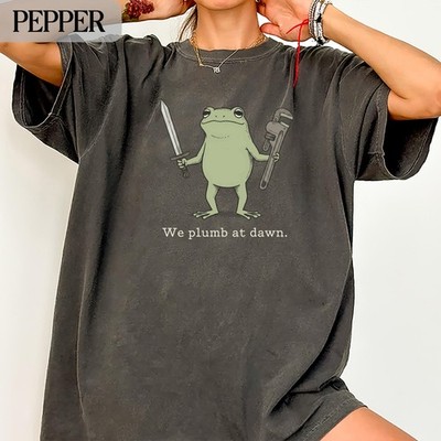 Funny Plumber Frog Vintage Retro Shirt Sweatshirt Sword Wrench Plumbing Gift