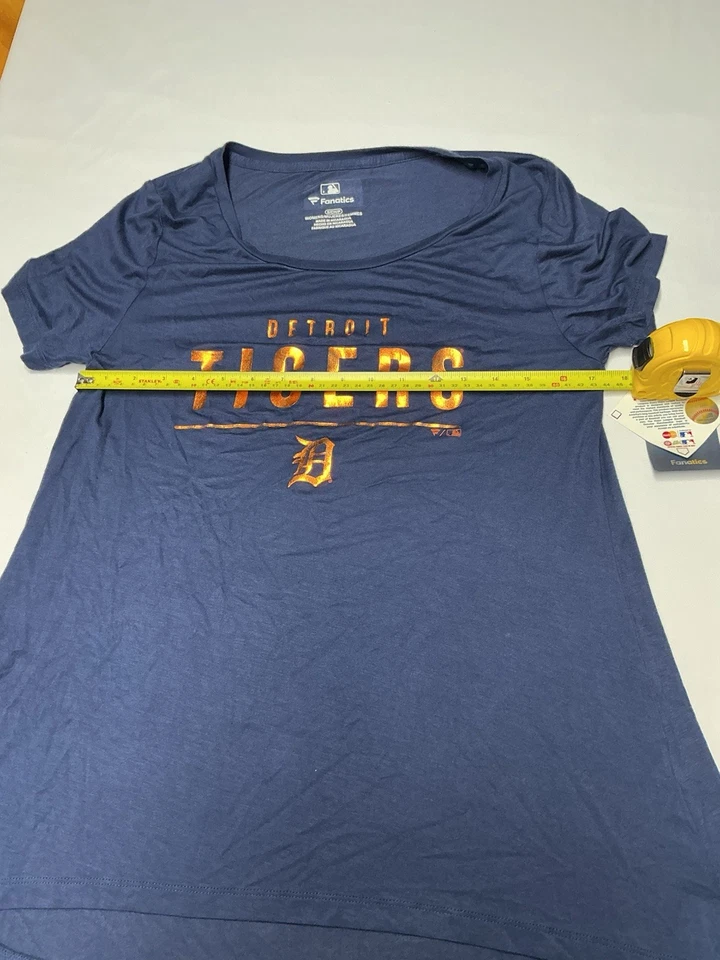 Detroit Tigers Women’s Tshirt Small NWT - Image 3 of 4