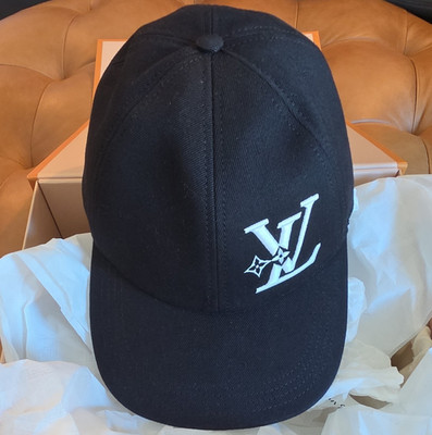 Louis Vuitton Black LV Logo Adjustable Men s Baseball Cap Hat Size M (BRAND NEW)