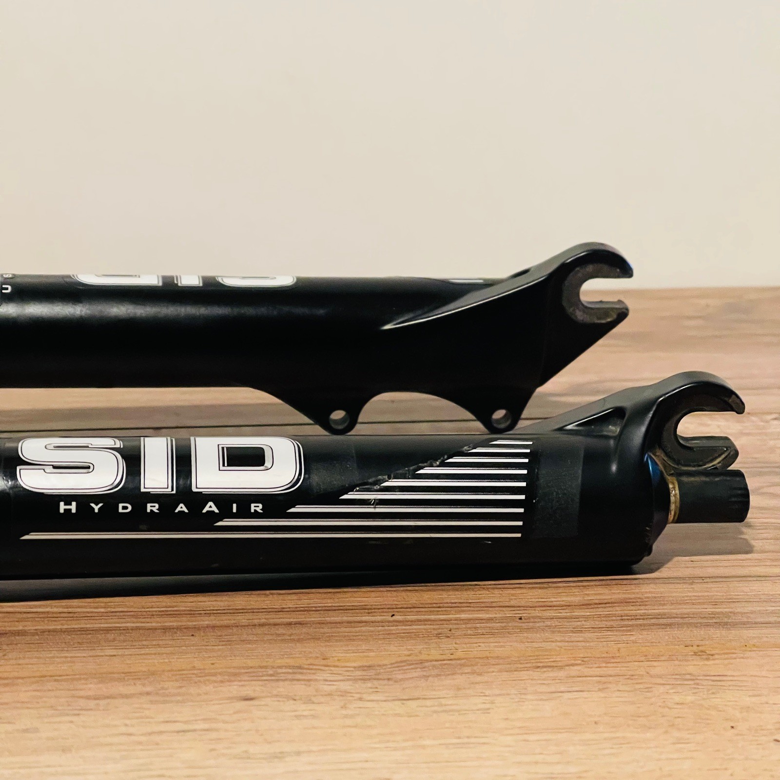 Rock Shox SID XC Hydra Air 26 Black 1 1/8 Threadless  212mm V-Brake Disc QR 9MM