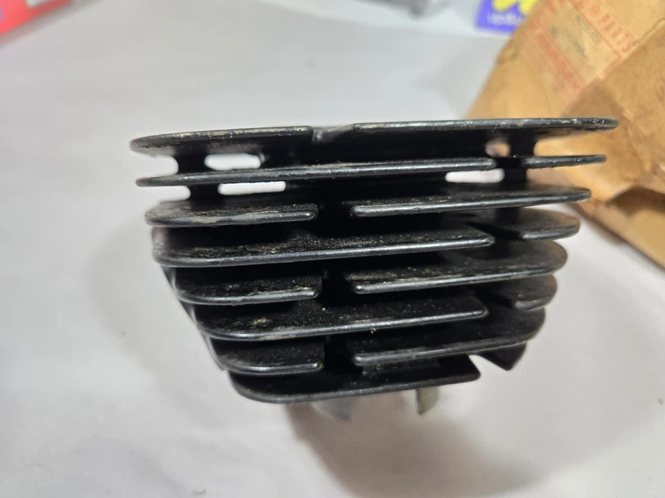 Cilindro de motor Kawasaki G3TR 1969-1970, G3SS nuevo de lote Foto 4 de 4