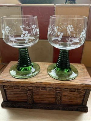 Vintage grünes Bienenstock Stängelglas mit Weinrebe geätzten Details x 2. 4 1/8'' hoch