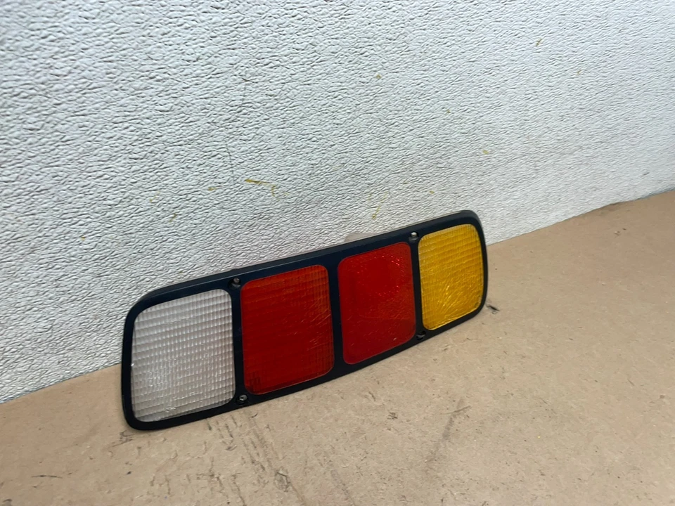 Lente de luz trasera izquierda para conductor izquierdo Porsche 928 1978 a 1986 OEM Q4857 DG Foto 3 de 4