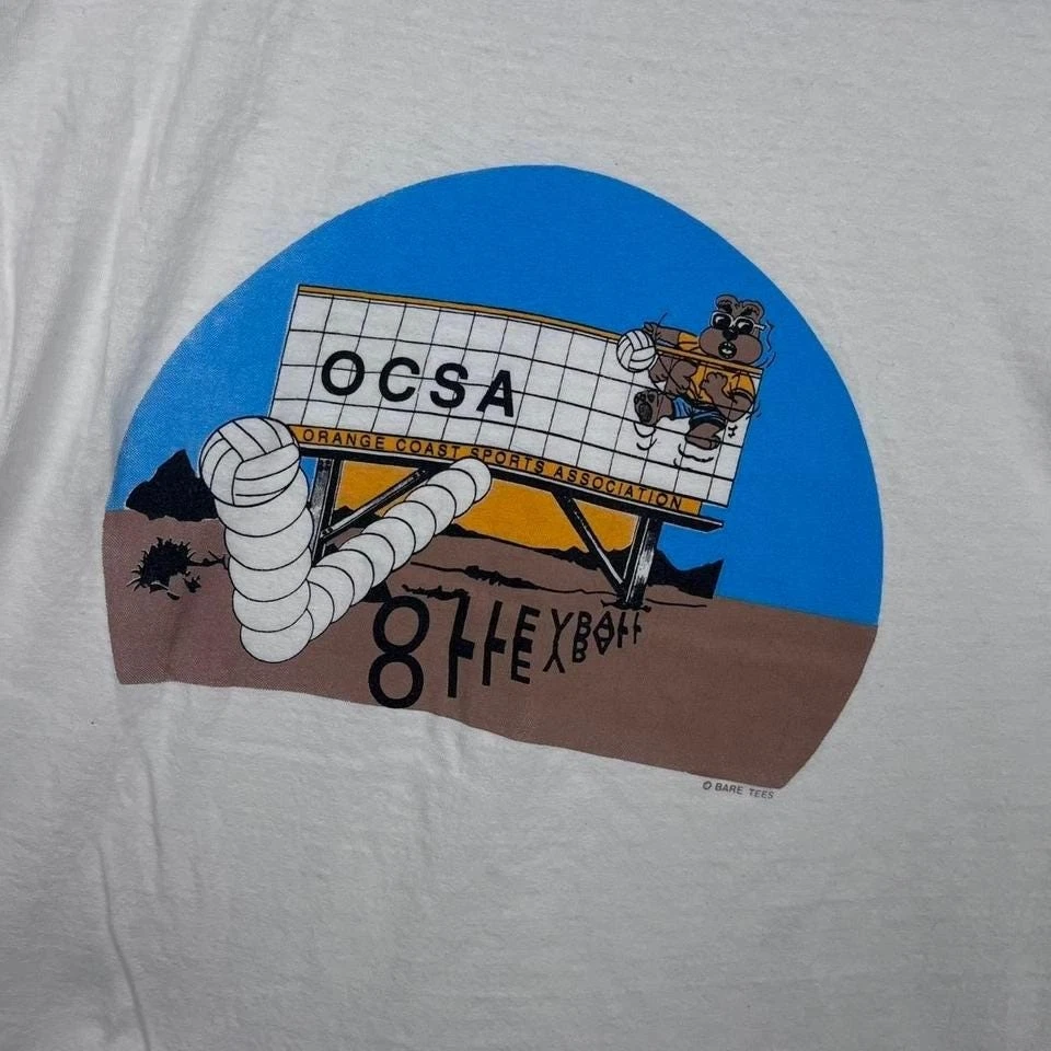 Camiseta Vintage Anos 80 OCSA Praia Vôlei Urso Gráfico Ponto Único Fino - Imagem 2 de 4