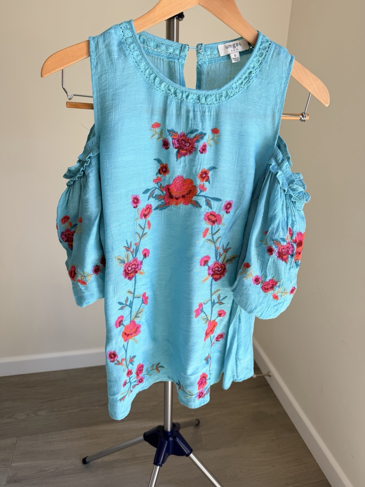 UMGEE Turquoise Aqua Blue Embroidered Roses Top Cold Shoulder Blouse Boho Sz S