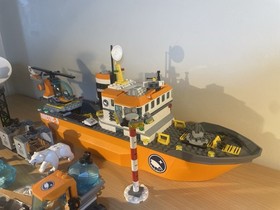 LEGO City Arctic Icebreaker 60062 &ndash; RETIRED Set &ndash; 100% COMPLETE w/ Minifigures