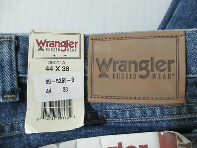 NWT WRANGLER RUGGED WEAR RELAXED FIT COTTON BLUE DENIM JEANS WAIST