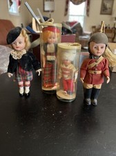 Poupée ancienne garde de la reine yeux endormis plus poupée Europe lot 2 jamais ouverte !! Années 50